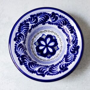 Blue & White Majolica-style Hand Painted Bowl by Hernandez of Puebla Mexico 6"